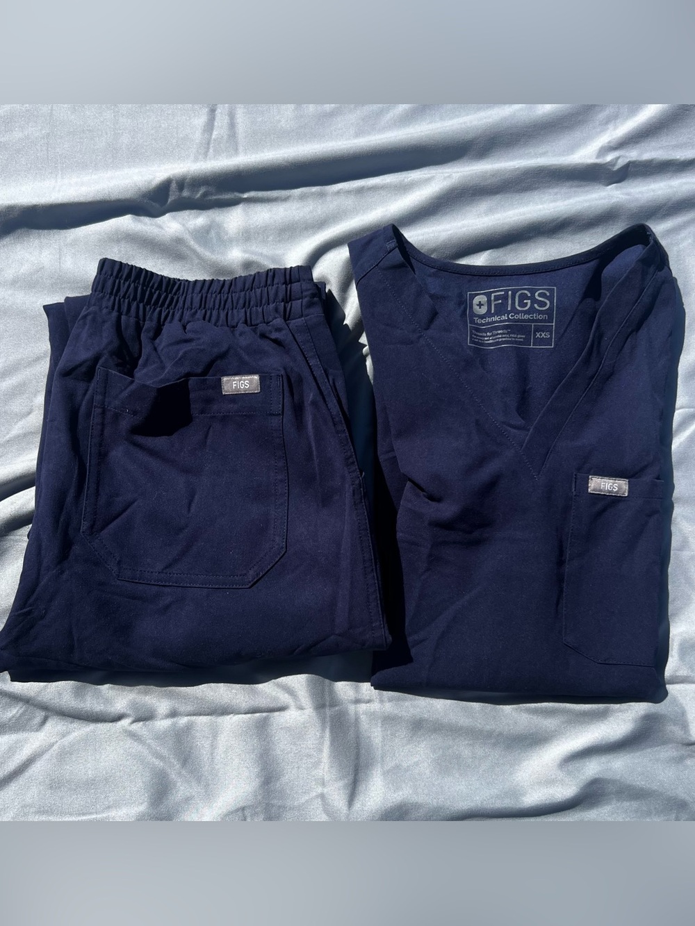Figs Technical Collection Scrub Set Navy Blue V Neck Top And Cargo Pants XXS